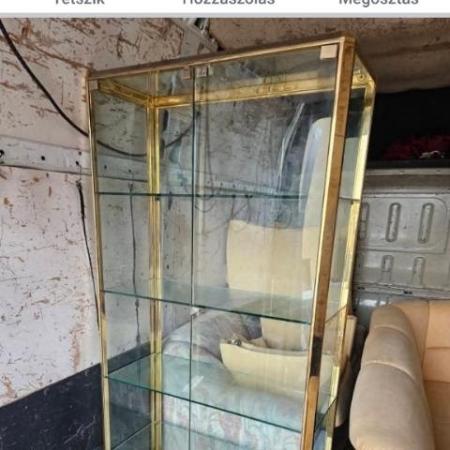 Nagy Arany Üveges Vitrin