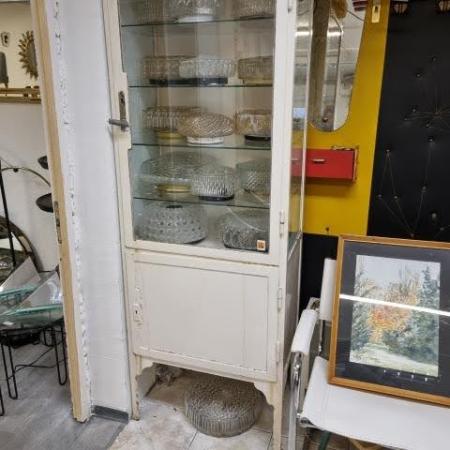Bézs Fém Szekrény Vitrin