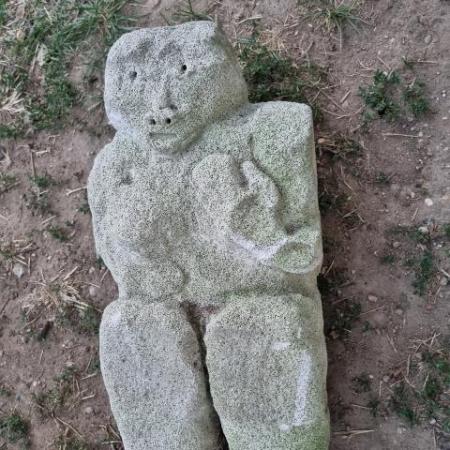 Amorf Kő Szobor Ősember Naiv