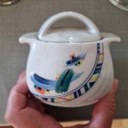 porcelan fedeles tartó